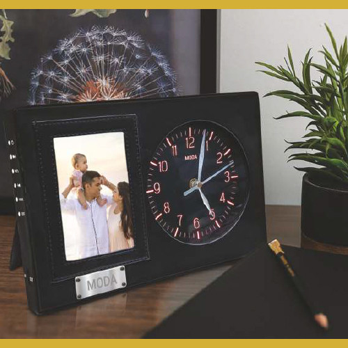 MODA W’O’W CLOCK